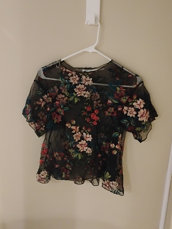 Urban Outfitters Tops - Kimchi Blue Urban Outfitters Alana Floral Embroidered Short Sleeve Top Sz S